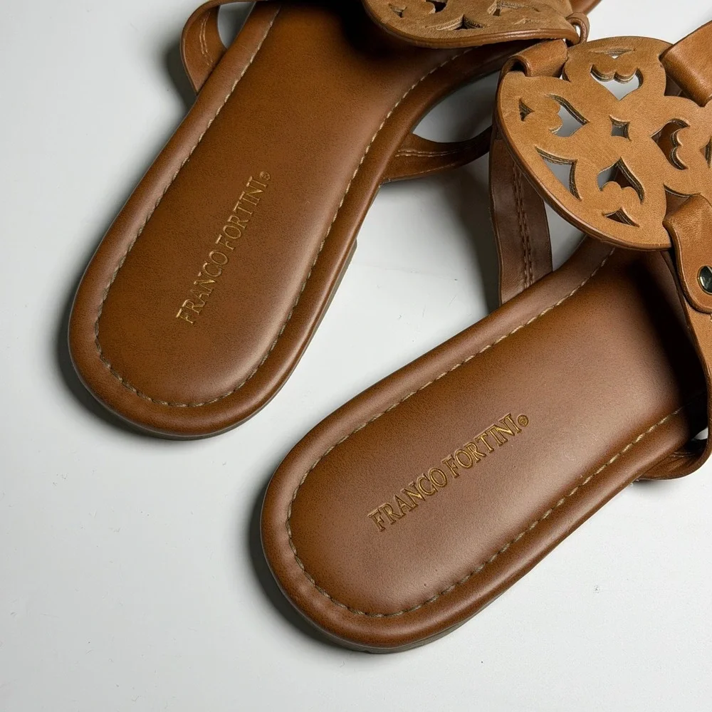 Franco Fortini Womens Tan Medallion Thong Flat Sandals Gold Stud Size 11 Summer